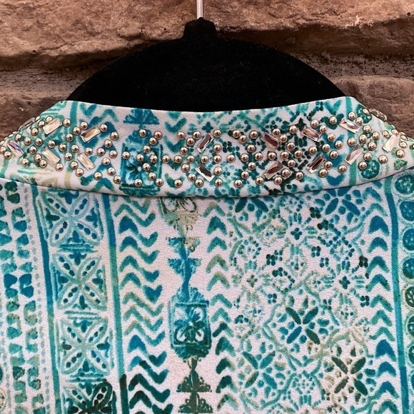 City View teal blouse with silver embellishments. Large. - Picture 4 of 11